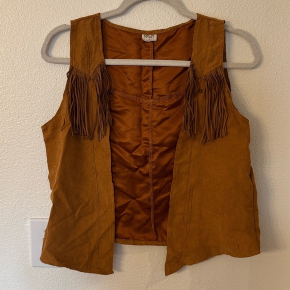 Spirit Tan Vest with Fringe - Picture 3 of 6